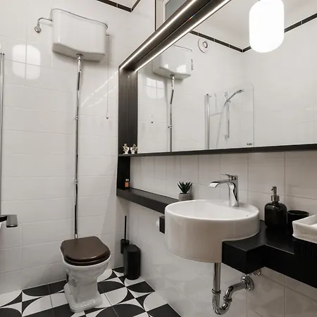 Authentic Art Deco Apartment
